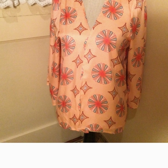 Forever 21 Peach Apricot Cover Up Floral star pattern - Picture 7 of 7